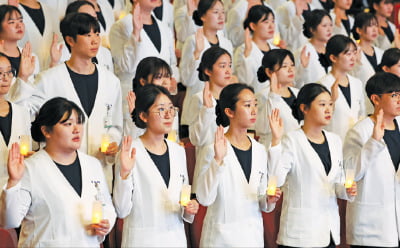 [사진으로 보는 세상] "생명을 위하여"…나이팅게일 선서식