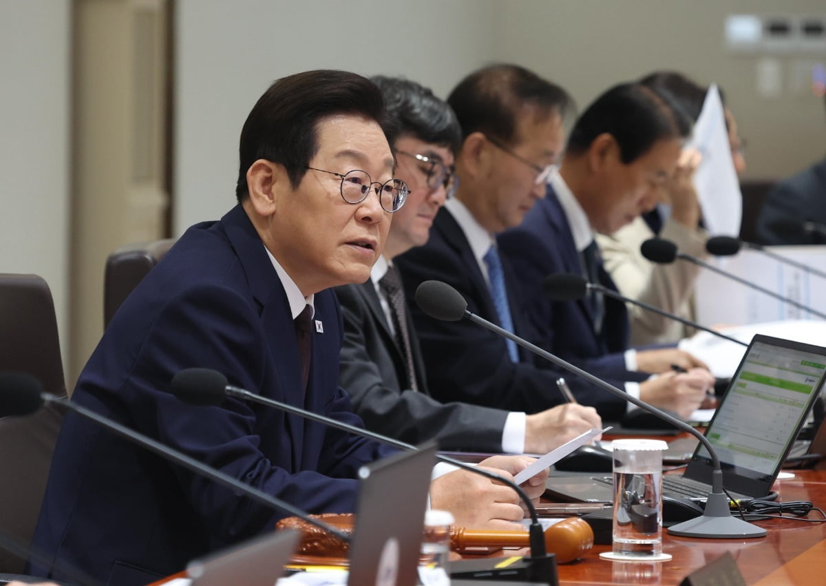 이재명 대통령이 14일 오전 서울 대통령실에서 열린 45회 국무회의에서 모두발언을 하고 있다. 사진=대통령실통신사진기자단