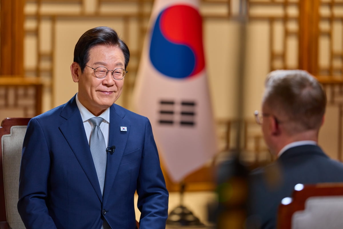 이재명 대통령이 지난 22일 서울 용산 대통령실 본관 자유홀에서 CNN과 인터뷰를 하고 있다. 사진=대통령실 제공