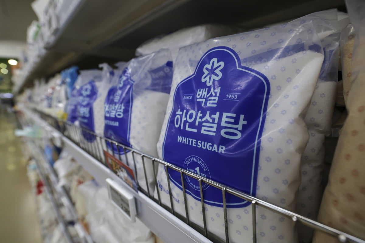'설탕값 왜 이래?'…공정위, 제당 3사 담합 의혹에 칼 뽑았다