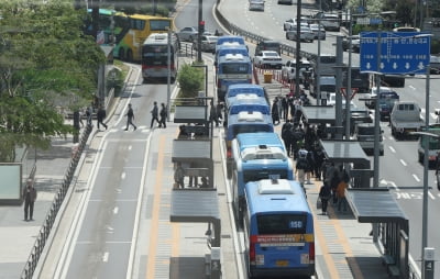 버스로 위협운전하고 폭행한 운전기사…법원 "벌금 300만원"