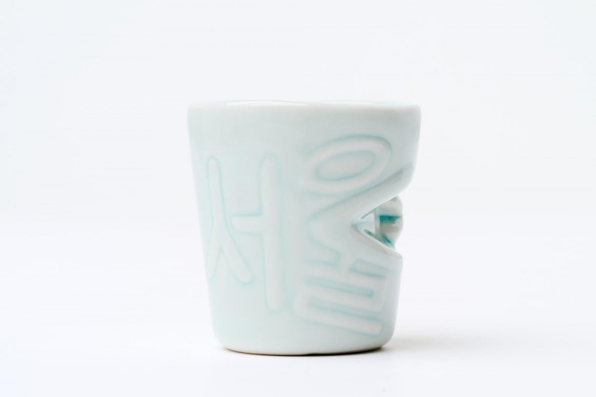 사진=광주요와 토마스 헤더윅이 협업해 제작한 '서울비엔날레잔'