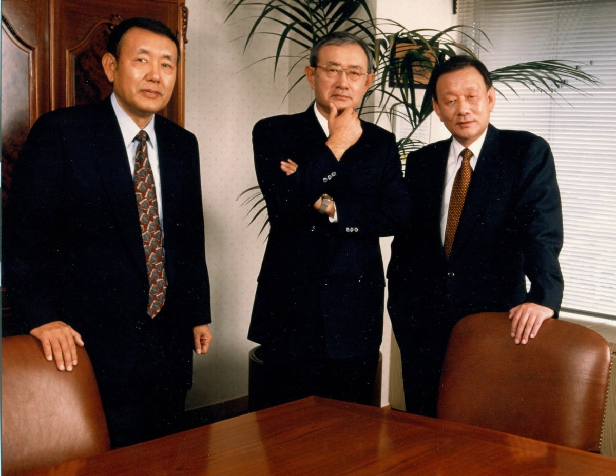 최창근 고려아연 명예회장, 최창걸 명예회장, 최창영 명예회장. 사진=고려아연