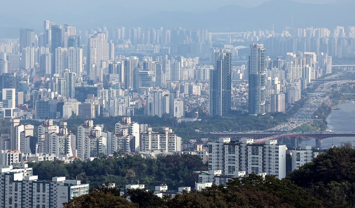 민주당, 부동산TF 비공개 첫 회의…무슨 얘기 나왔을까