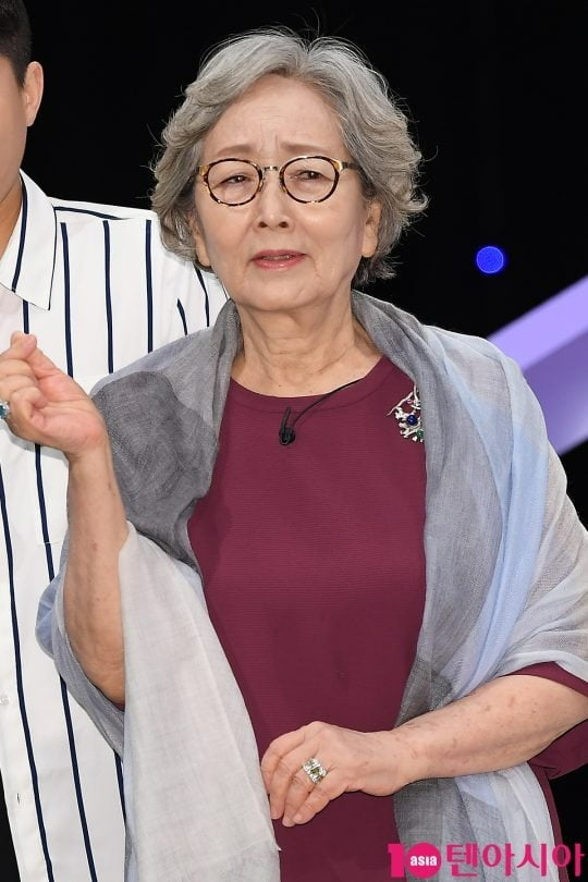 Veteran Actress Kim Young-ok Shares Her Secret to Youthful Appearance and Family Devotion