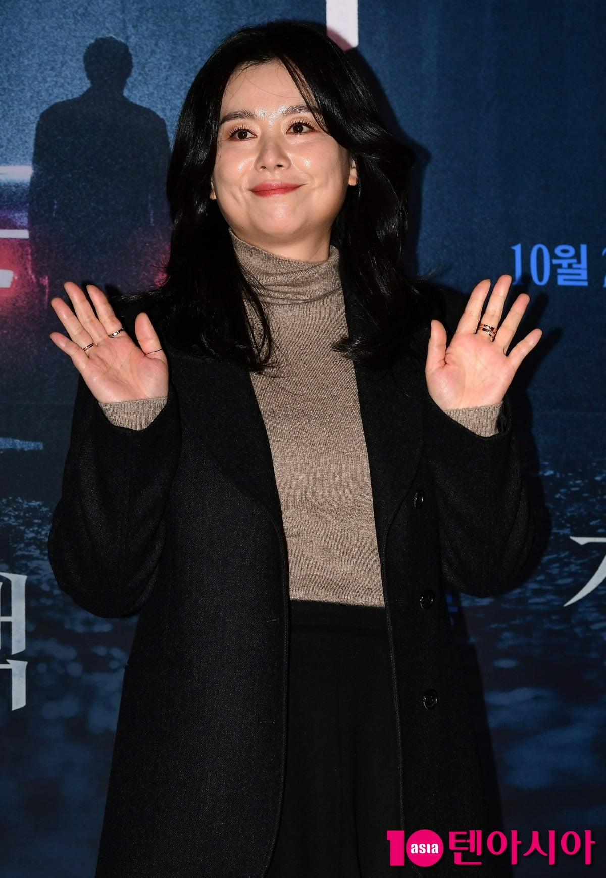 Director Yoon Ga-eun Returns with 'The Owner of the World' After Six Years