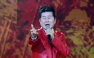 '치매 아내 병간호' 태진아…300억 돈방석 앉는다