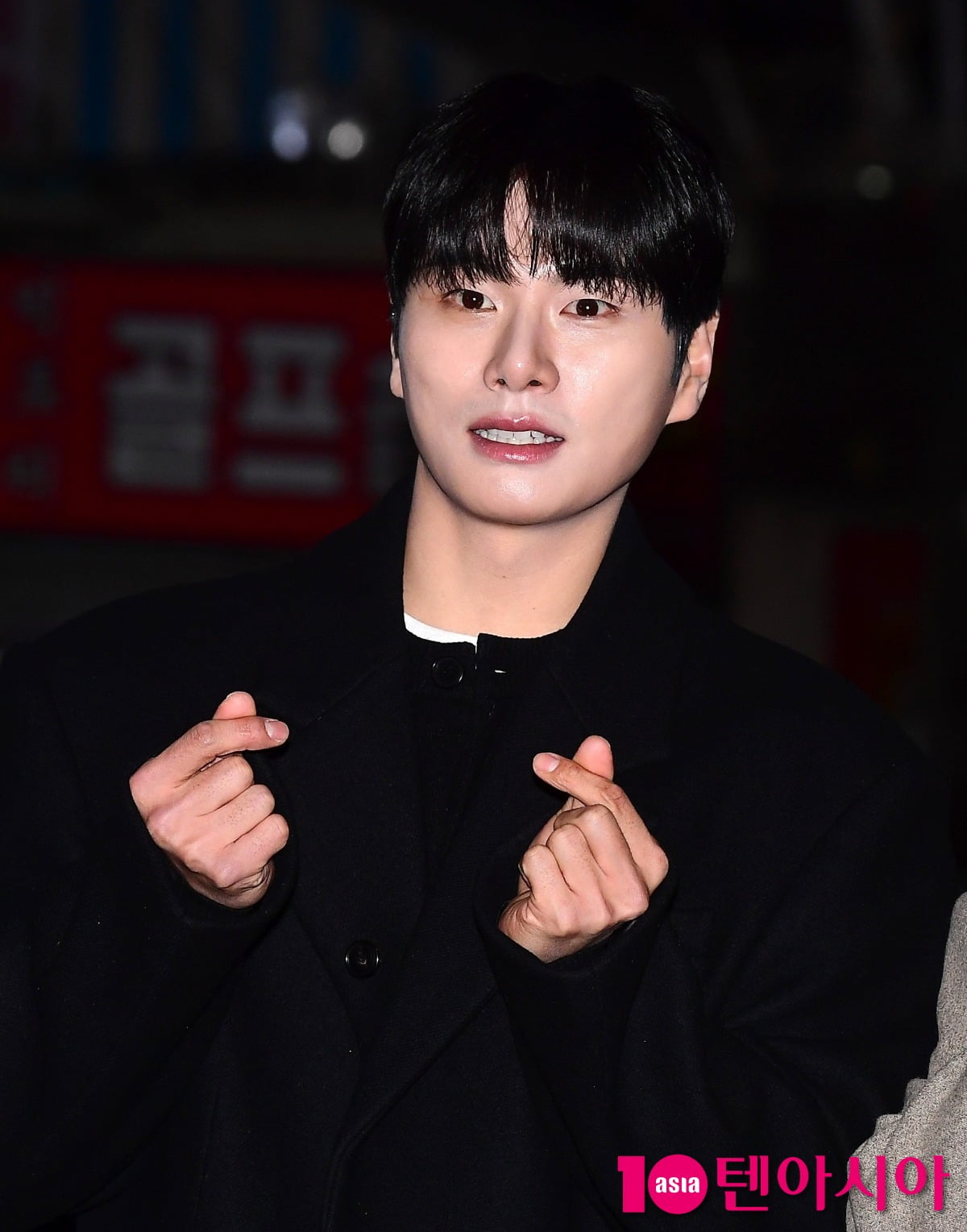 俳優イ・イギョン、19禁プライベート論争に巻き込まれる