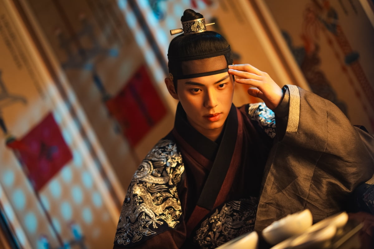 Rising Star Lee Chae-min Shines in 'Bon Appétit, Your Majesty' Despite Last-Minute Casting