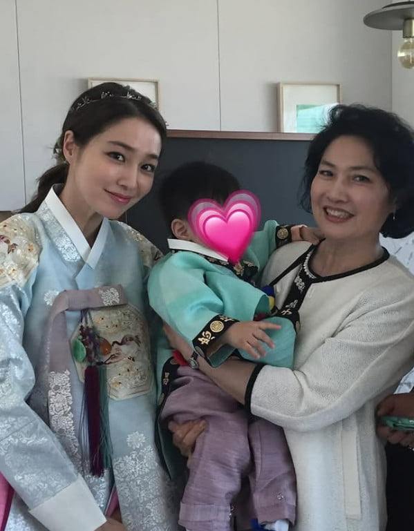 イ・ミンジョン、母と共に自然美を披露！初のYouTube出演で話題