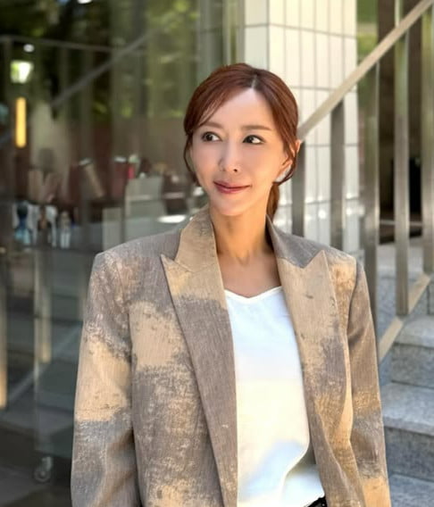 元S.E.S.メンバー シュ、双子の娘たちの学業成功を祝福