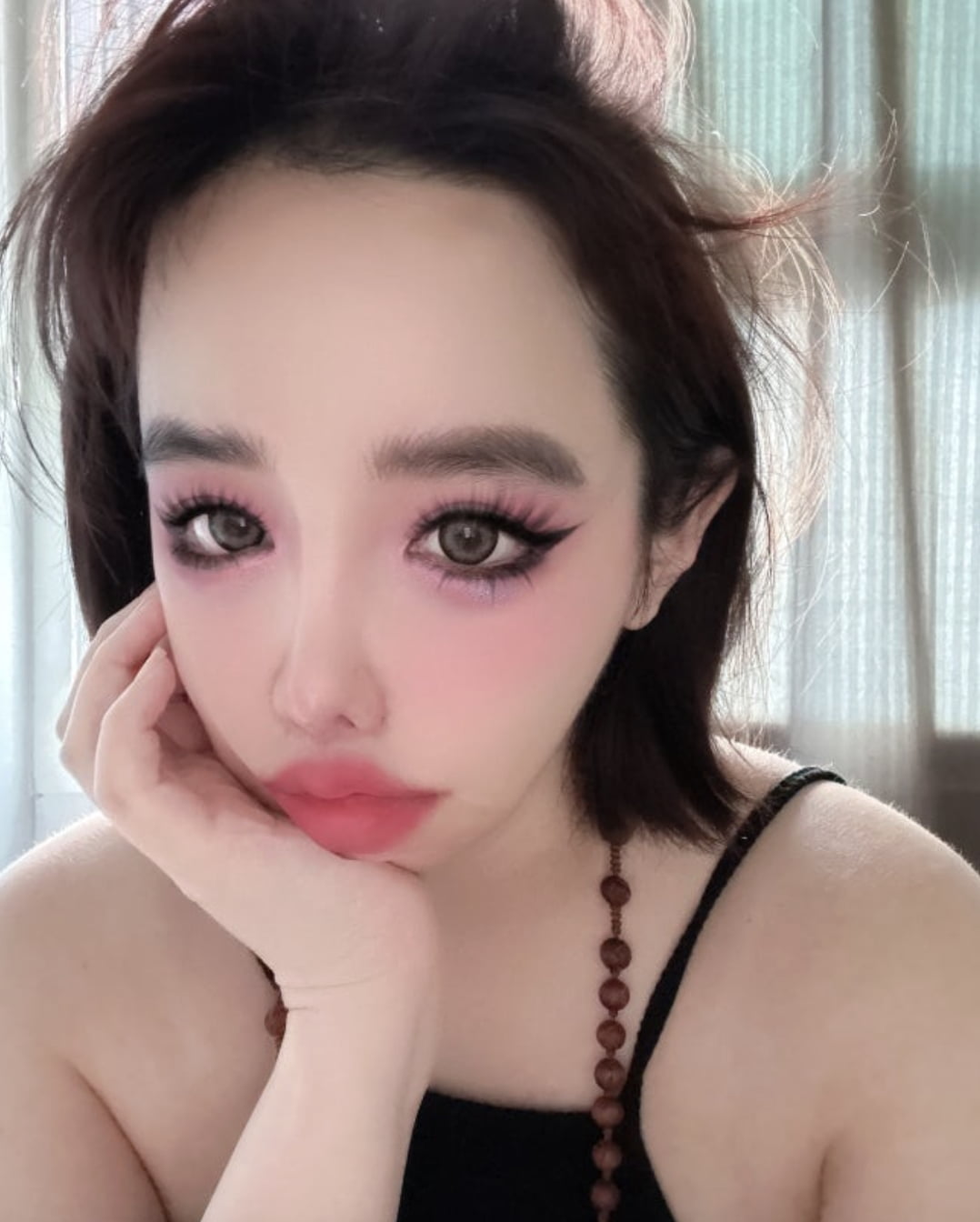 パク・ボム、メイクアップした日常を公開 - 2NE1の活動から一時離脱