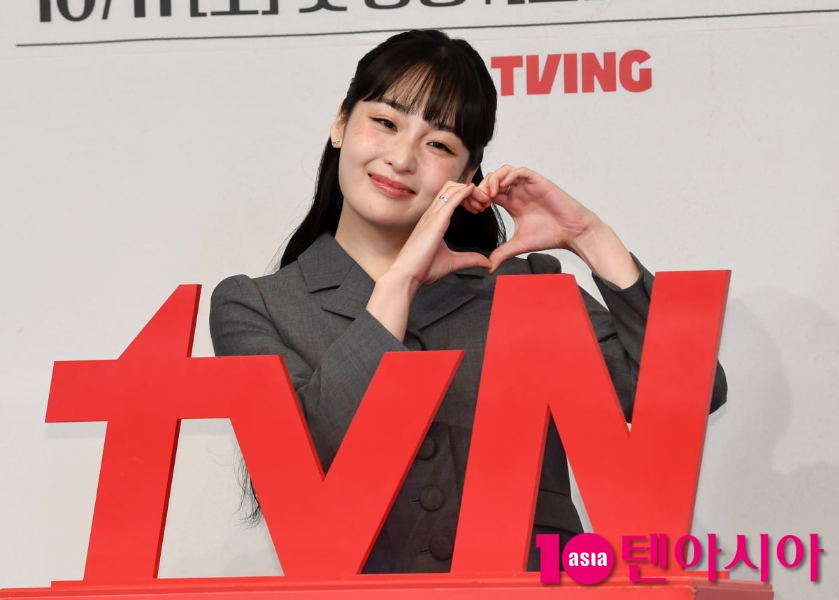Kim Min-ha Attends Press Conference for New tvN Drama 'Typhoon Family'