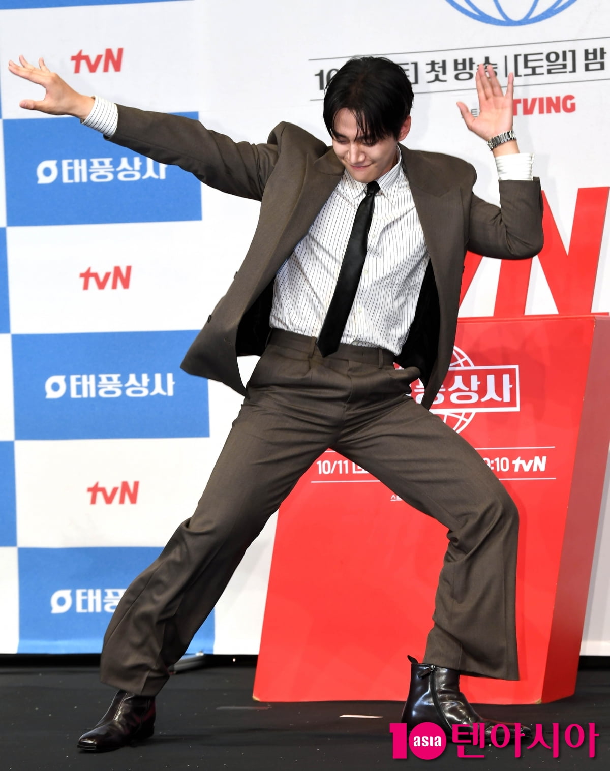 Lee Junho Attends Press Conference for New tvN Drama 'Typhoon Family'