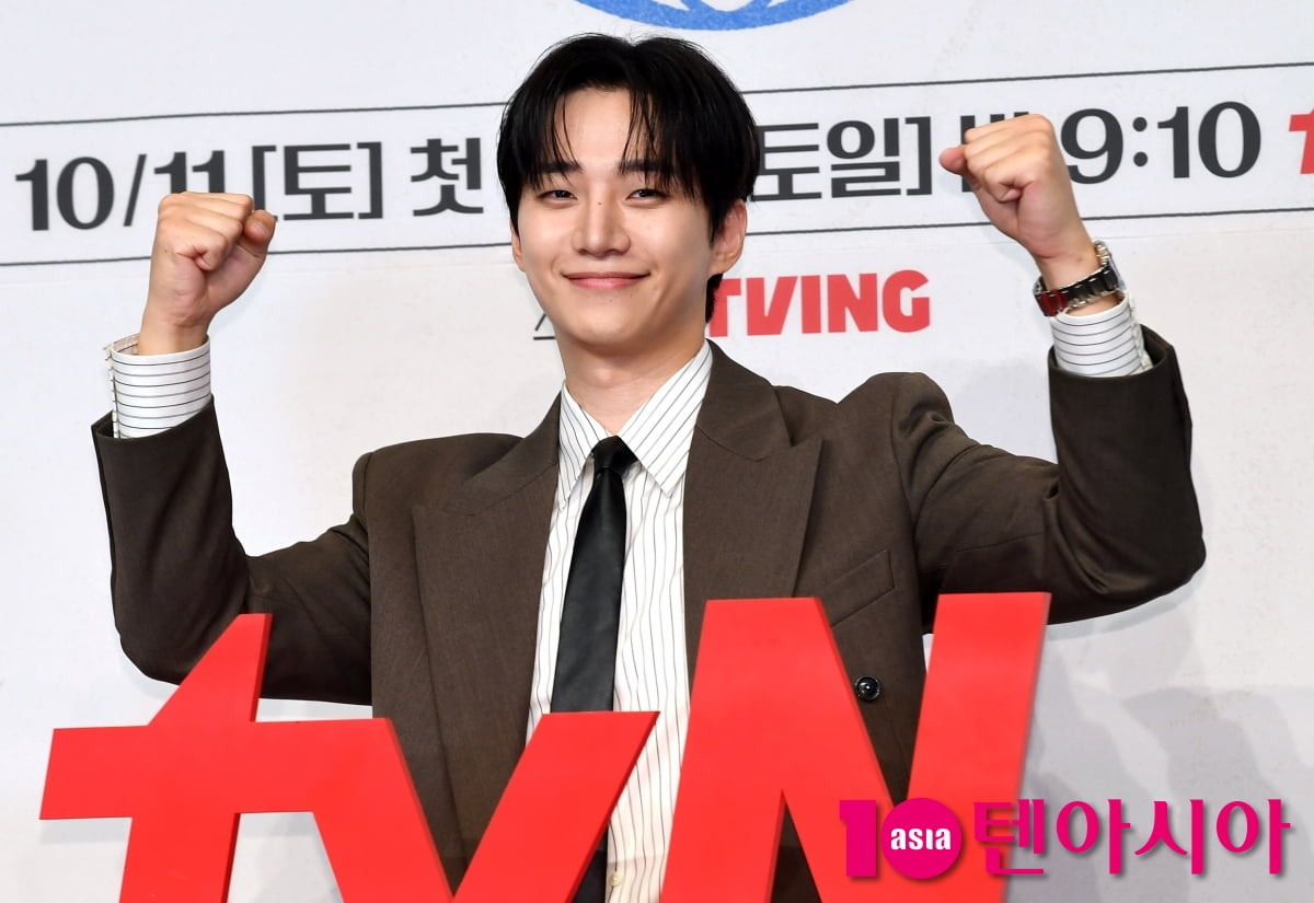 Lee Junho Attends Press Conference for New tvN Drama 'Typhoon Family'