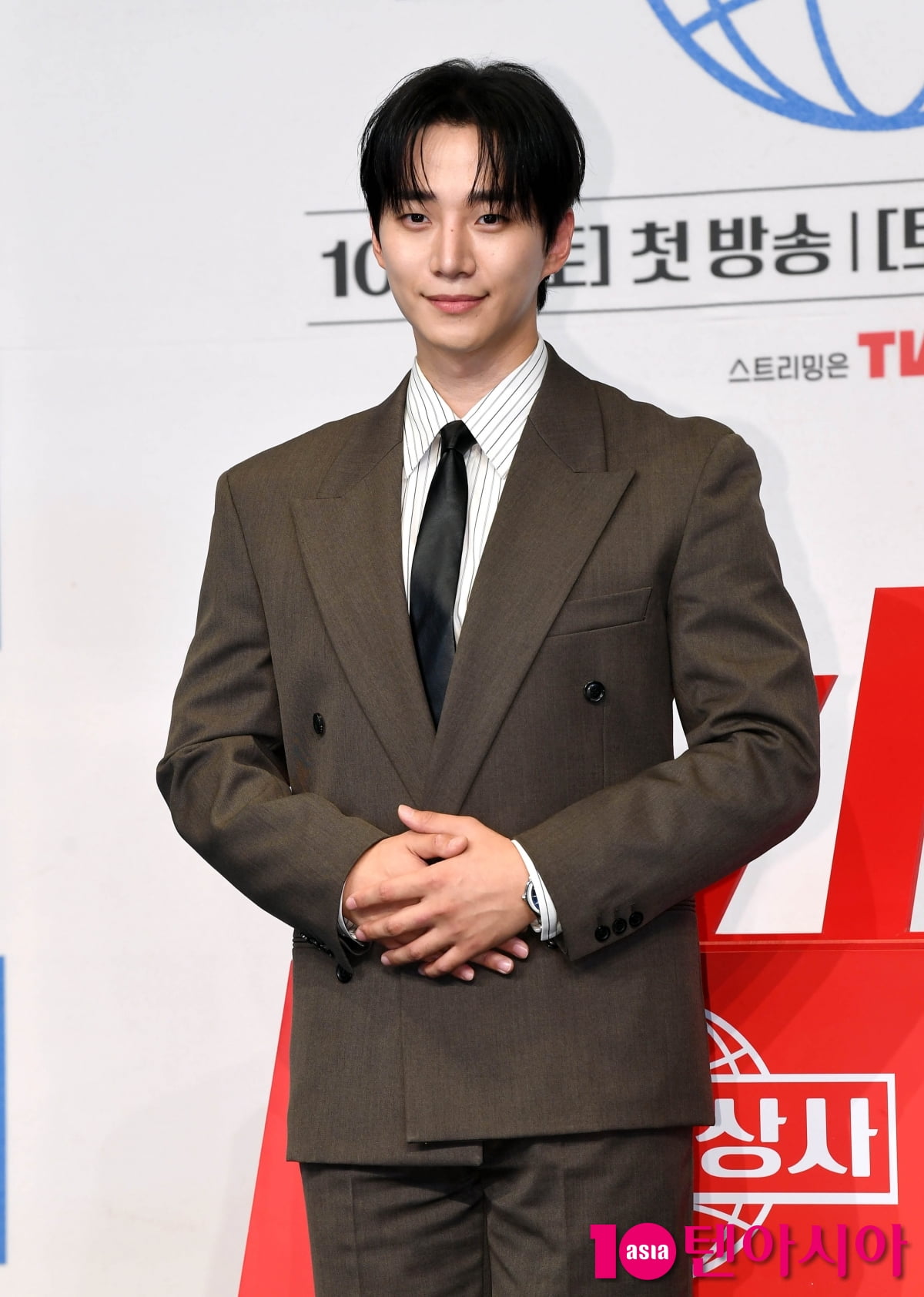 Lee Junho Attends Press Conference for New tvN Drama 'Typhoon Family'