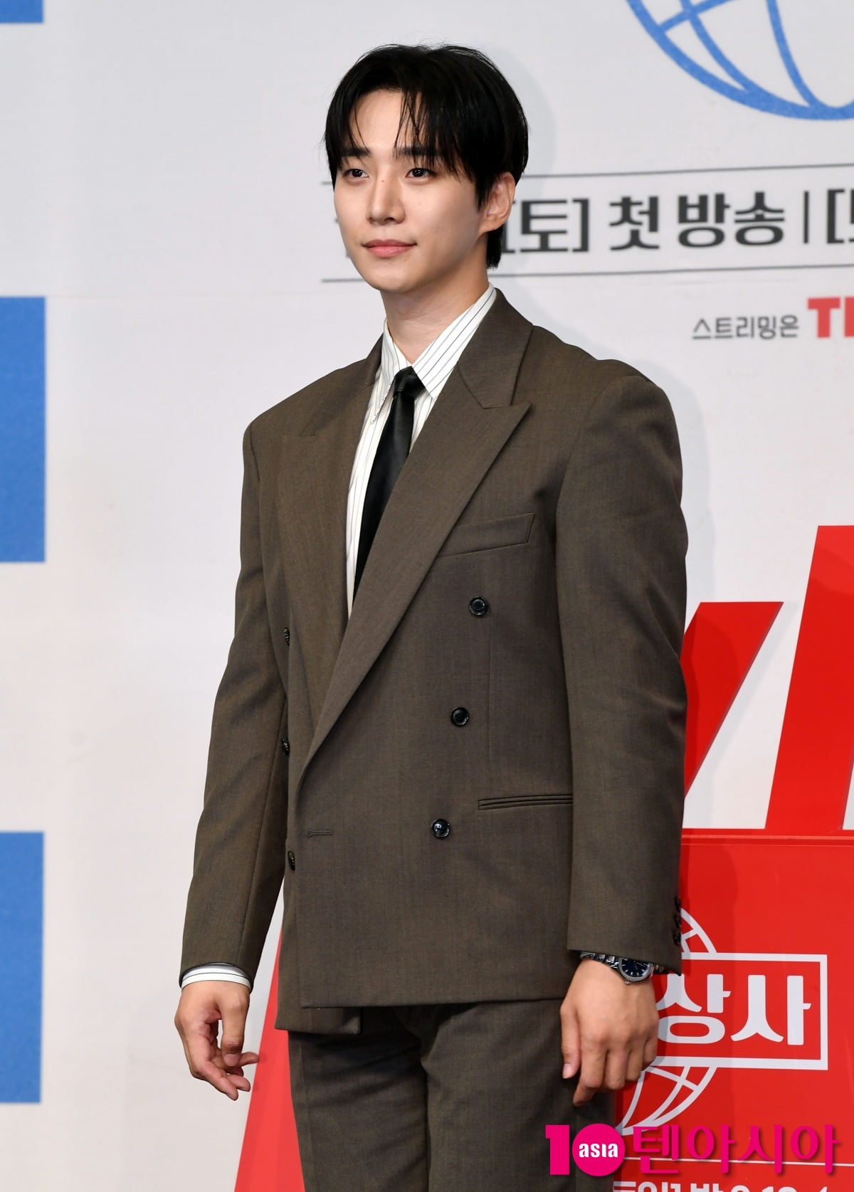 Lee Junho Shares Excitement for New Drama 'Typhoon Family' Following the Success of 'Bon Appétit, Your Majesty'