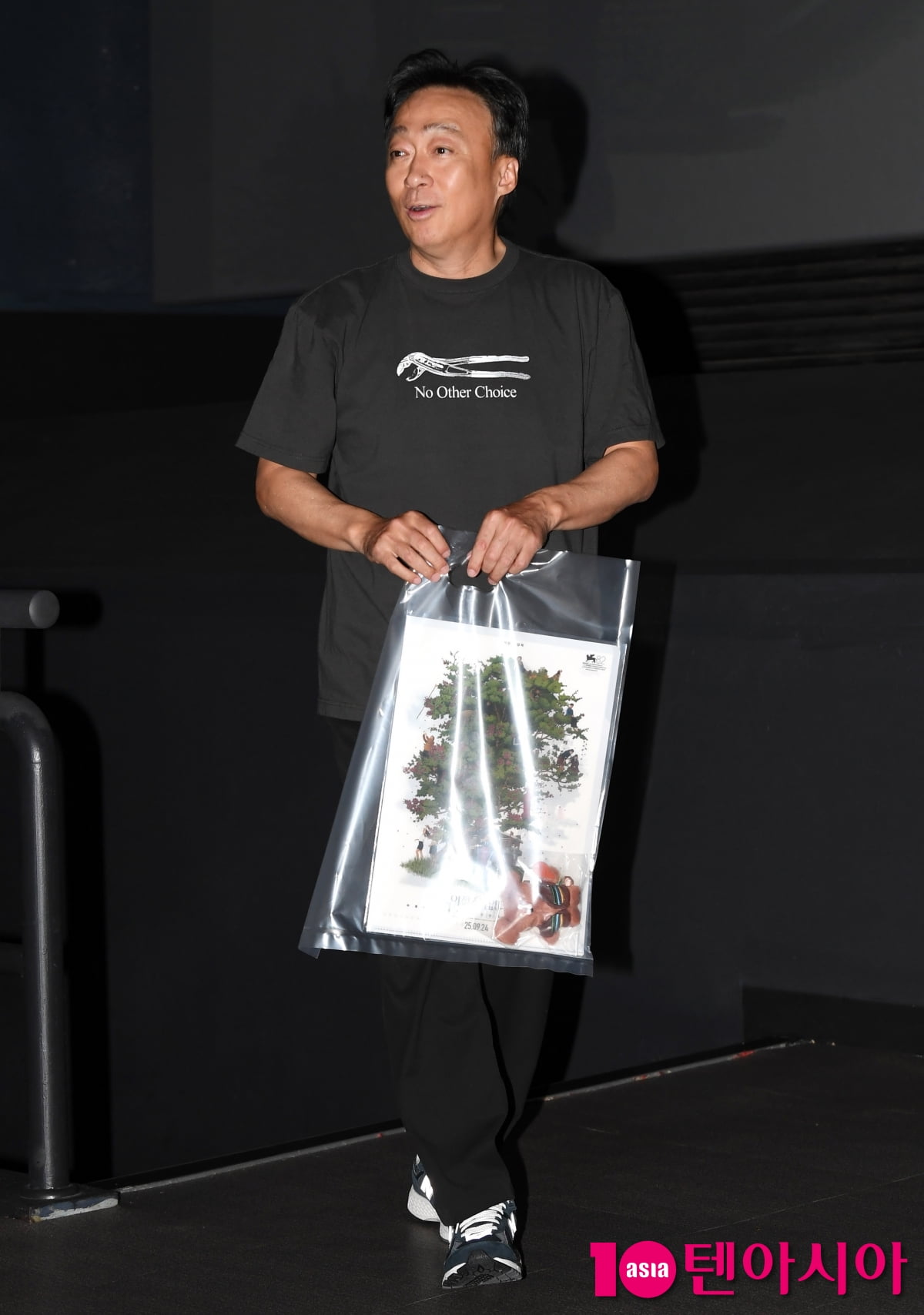Lee Sung-min Attends Stage Greeting for 'No Other Choice' in Seoul