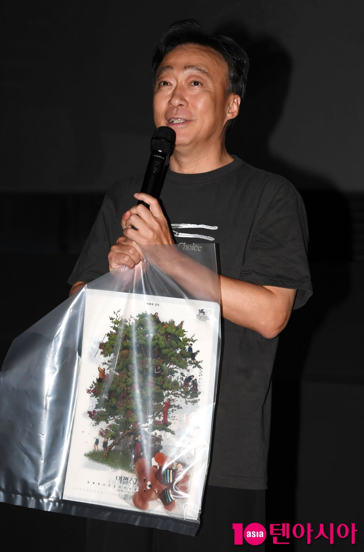 Lee Sung-min Attends Stage Greeting for 'No Other Choice' in Seoul