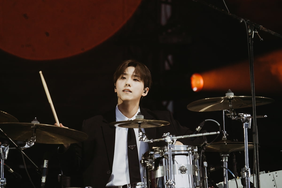 Xdinary Heroes Open for MUSE in Korea, Showcasing Their Rock Prowess