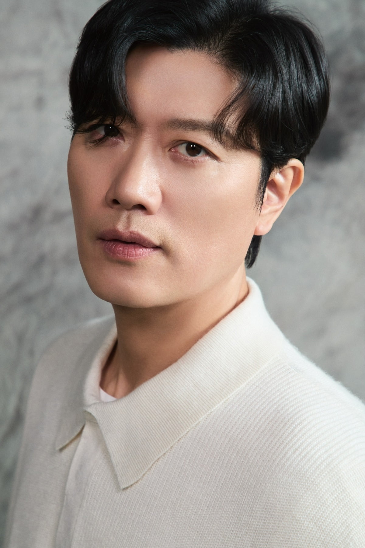 Park Hee-soon Shines in 'No Choice' with Director Park Chan-wook