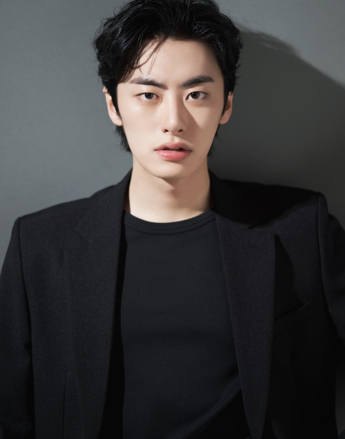 Rising Star Lee Won-jung Opens Up About Past Bullying and Career Journey