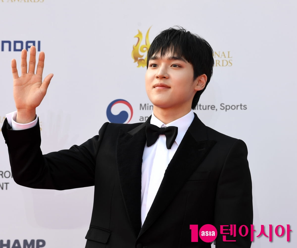Actor Moon Seong-hyun Graces the Red Carpet at the Seoul Drama Awards 2025
