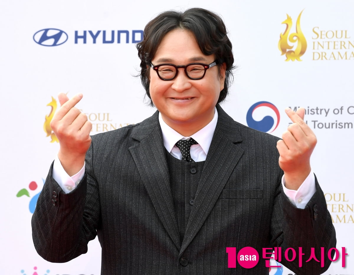 Actor Koo Sung-hwan Graces the Red Carpet at the Seoul Drama Awards 2025