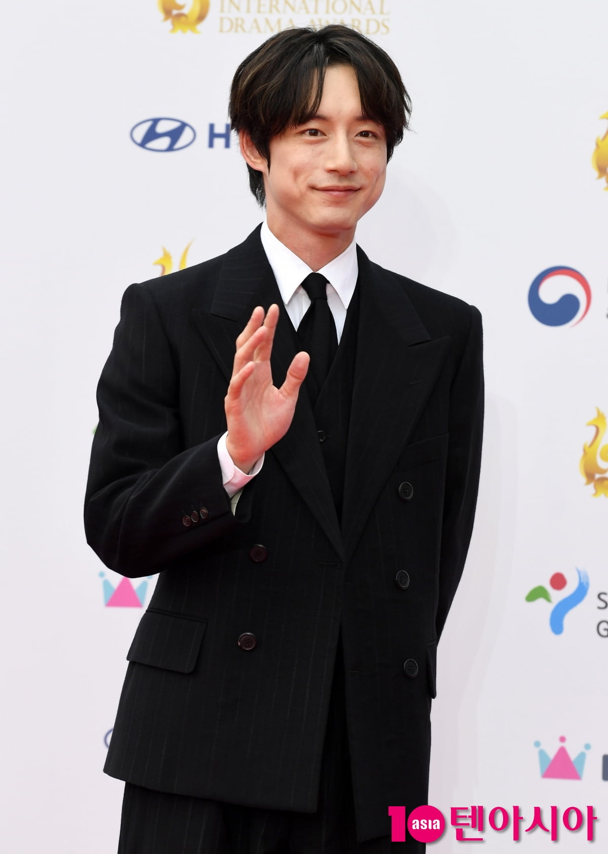 Japanese Actor Kentaro Sakaguchi Graces the Red Carpet at Seoul Drama Awards 2025