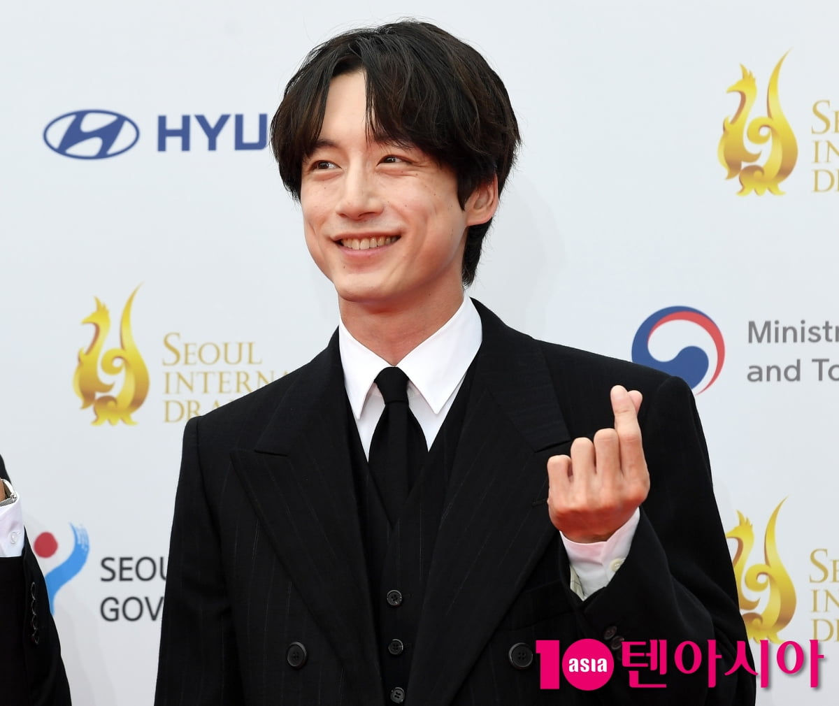 Japanese Actor Kentaro Sakaguchi Graces the Red Carpet at Seoul Drama Awards 2025