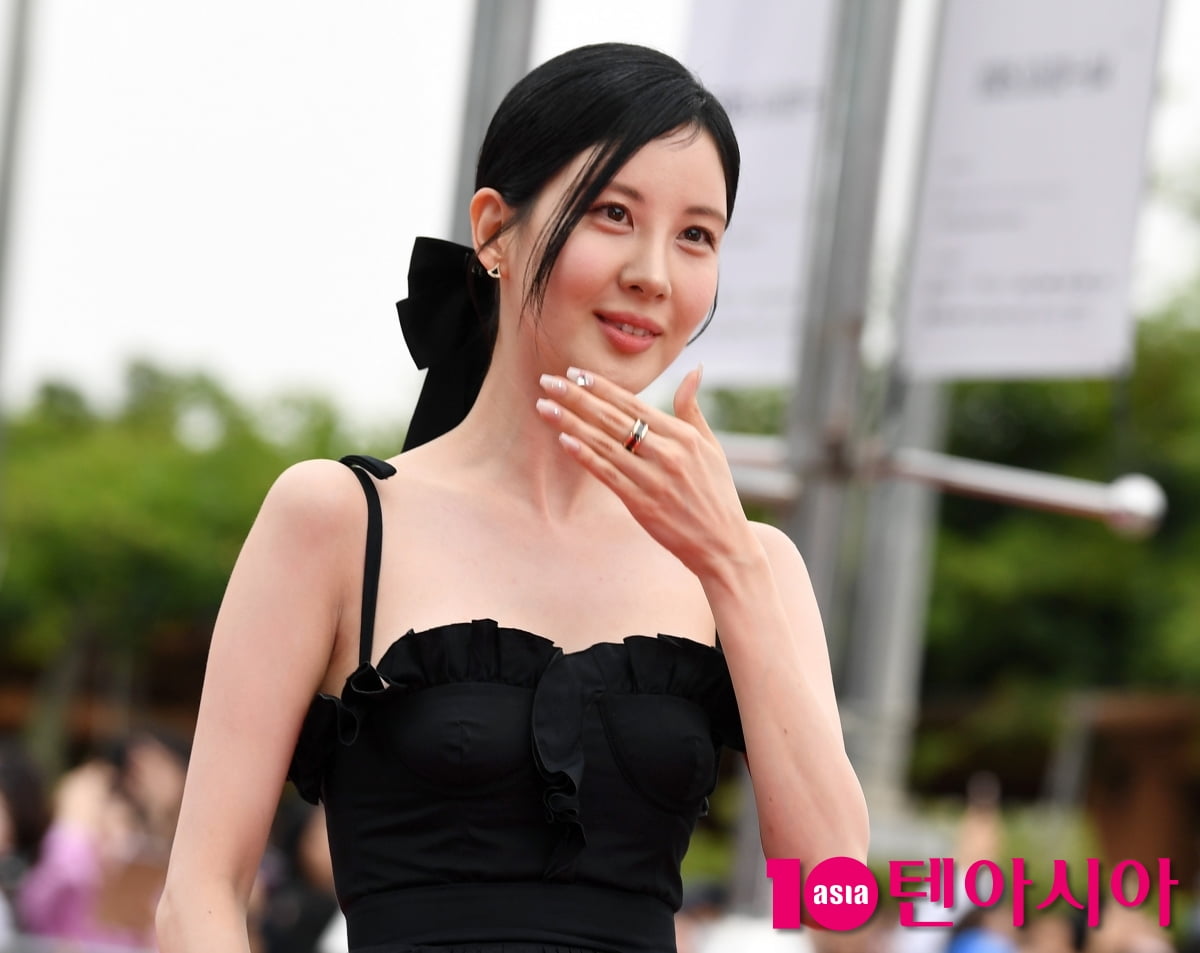 Seohyun Graces the Red Carpet at the 2025 Seoul Drama Awards