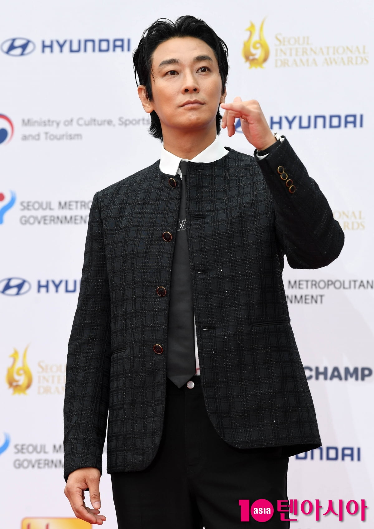 俳優チュ・ジフン、ソウルドラマアワード2025のレッドカーペットに登場