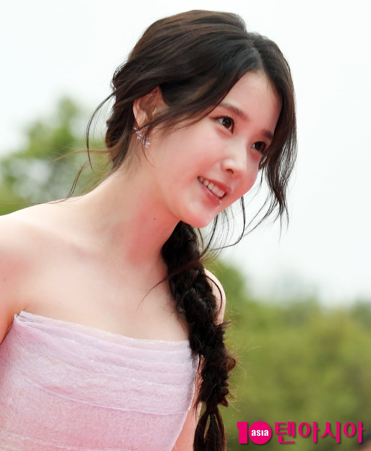 IU Shines on the Red Carpet at the Seoul Drama Awards 2025