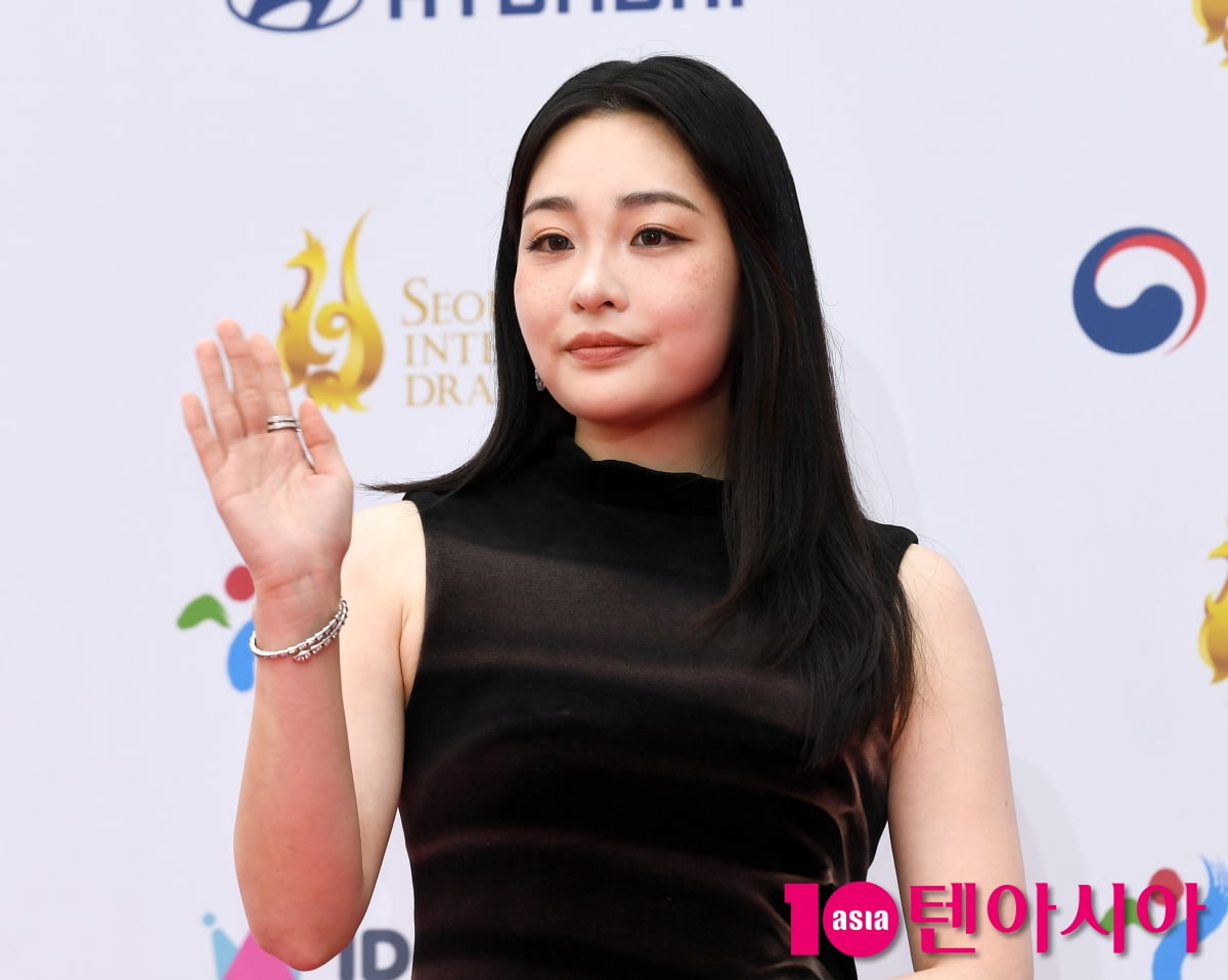 Actress Kim Min-ha Graces the Red Carpet at the Seoul Drama Awards 2025
