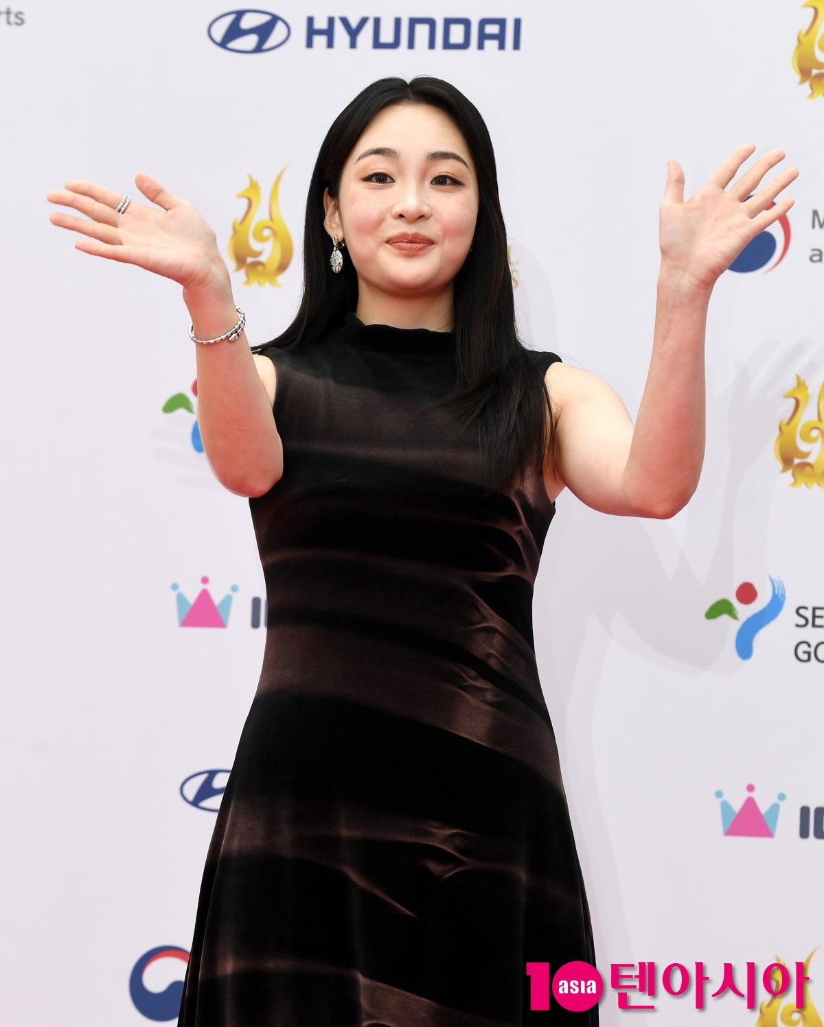 Actress Kim Min-ha Graces the Red Carpet at the Seoul Drama Awards 2025