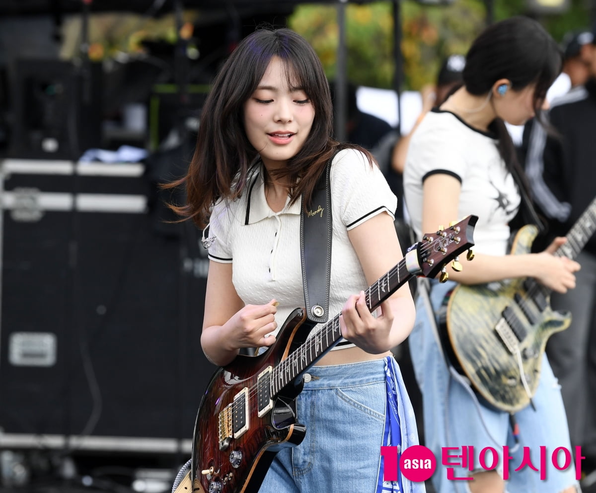 QWER's Siyeon Shines at ATA Festival 2025 in Seoul