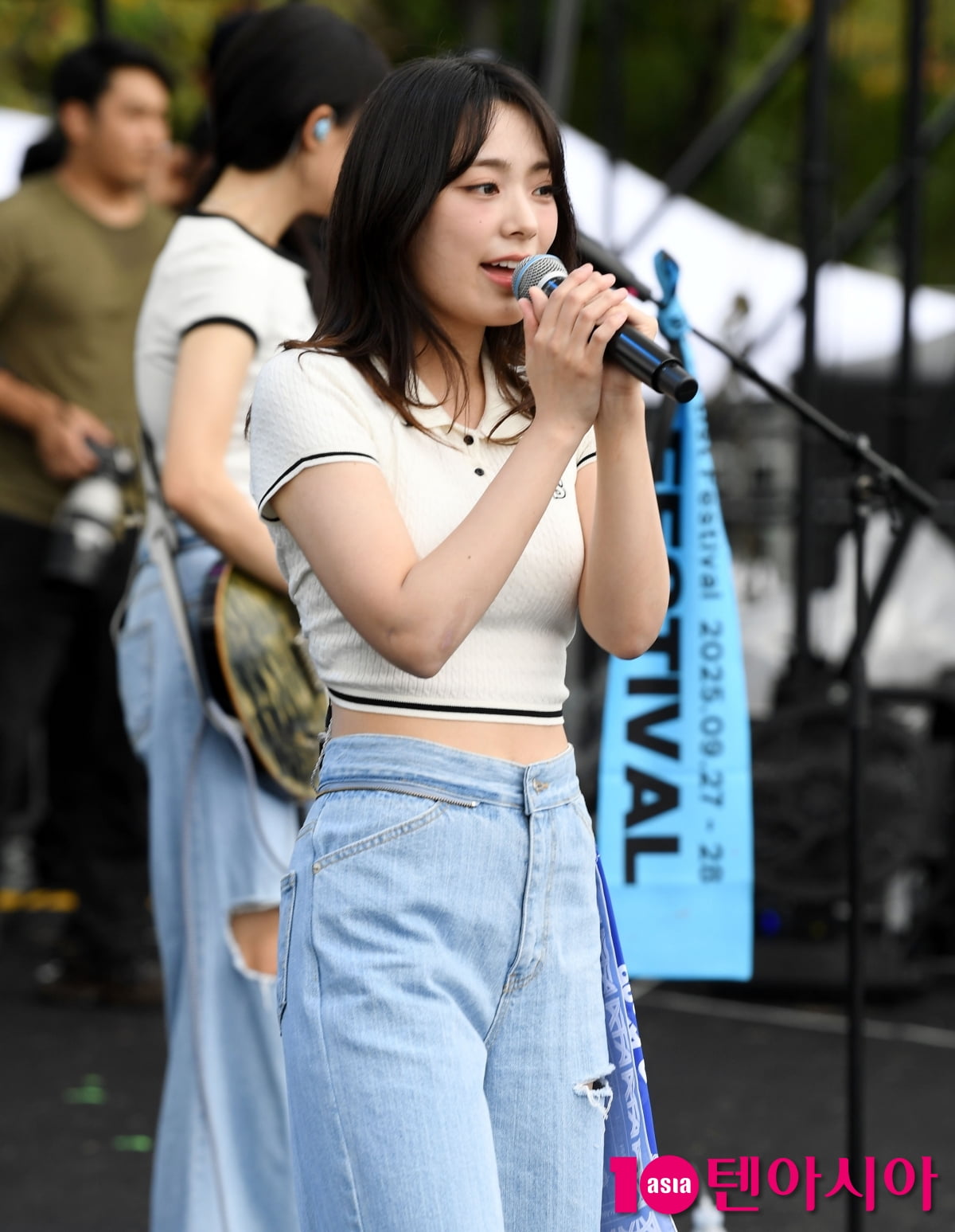 QWER's Siyeon Shines at ATA Festival 2025 in Seoul
