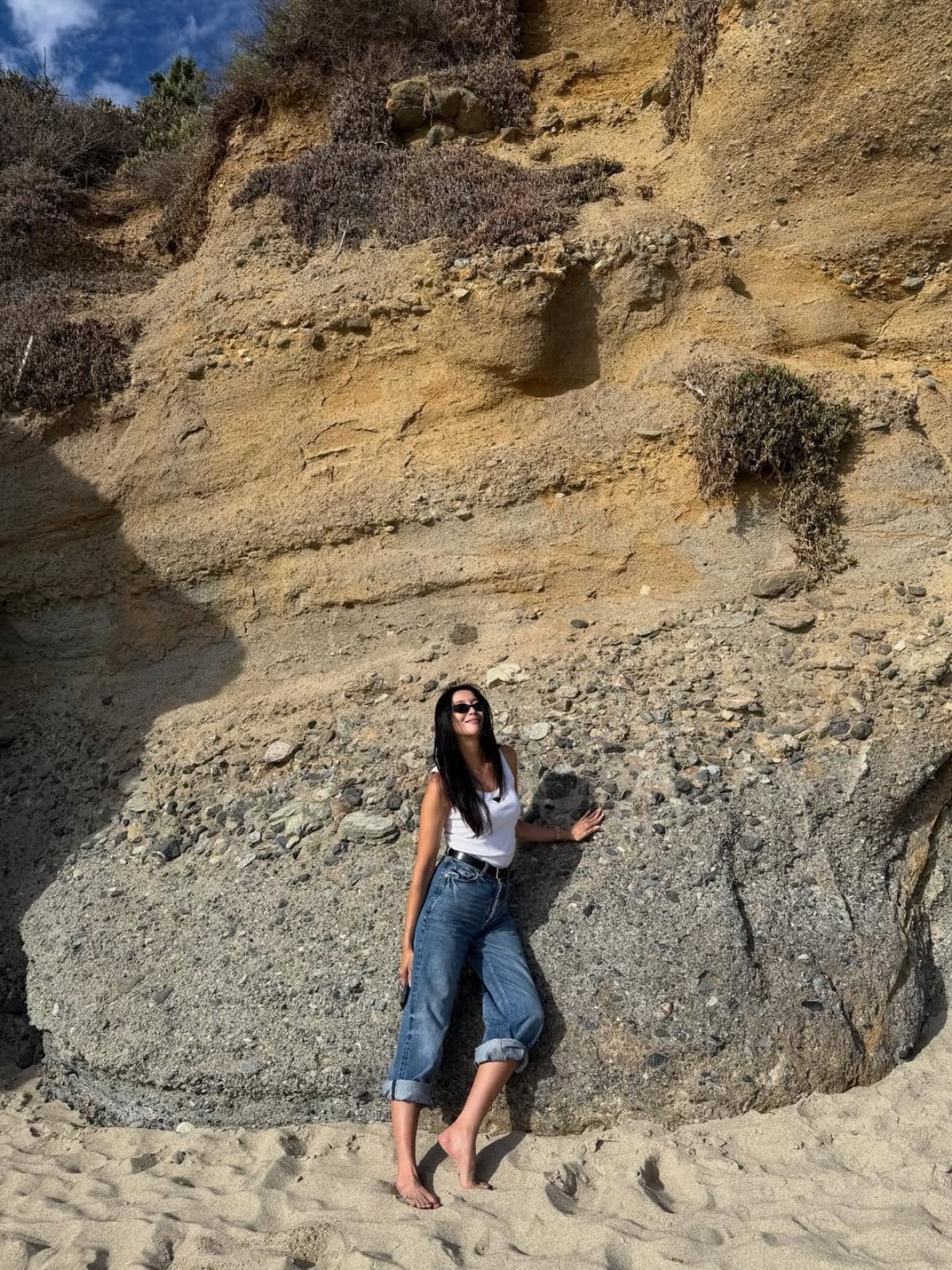 Korean Actress Oh Yoon-ah Stuns with Her Beauty on LA Beach