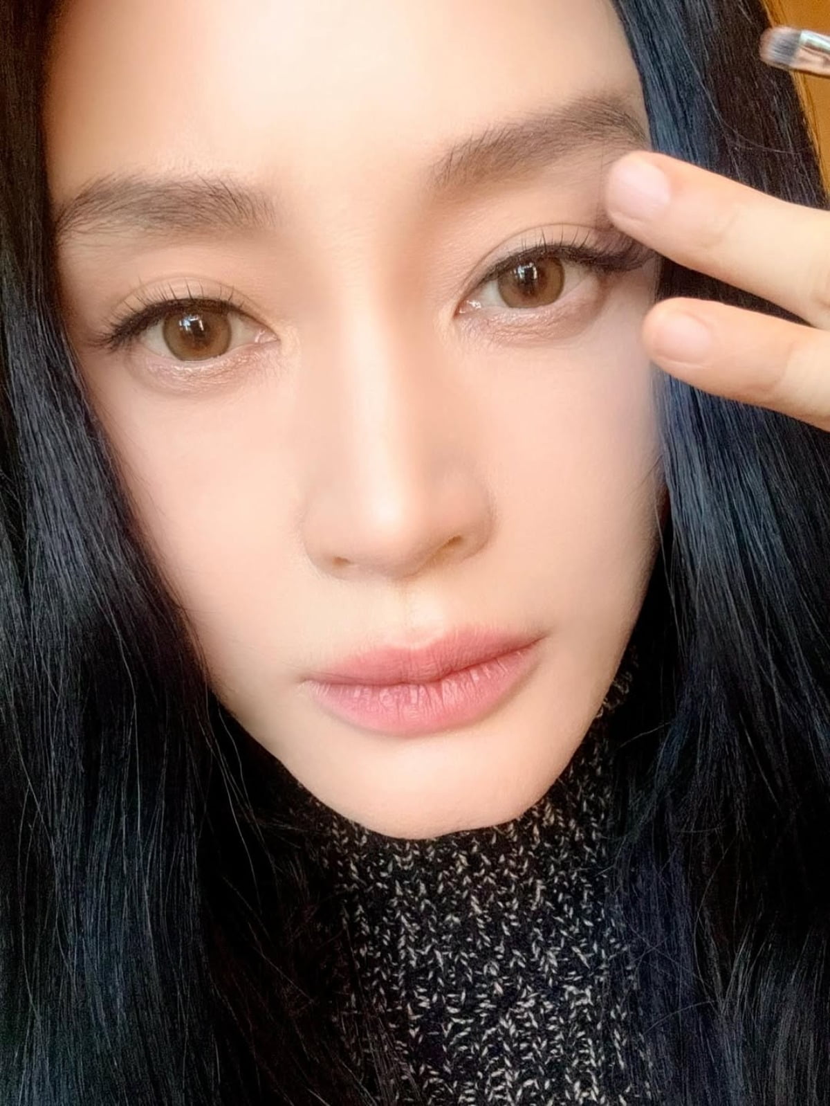 キム・ヘス、完璧な美貌でファンを魅了