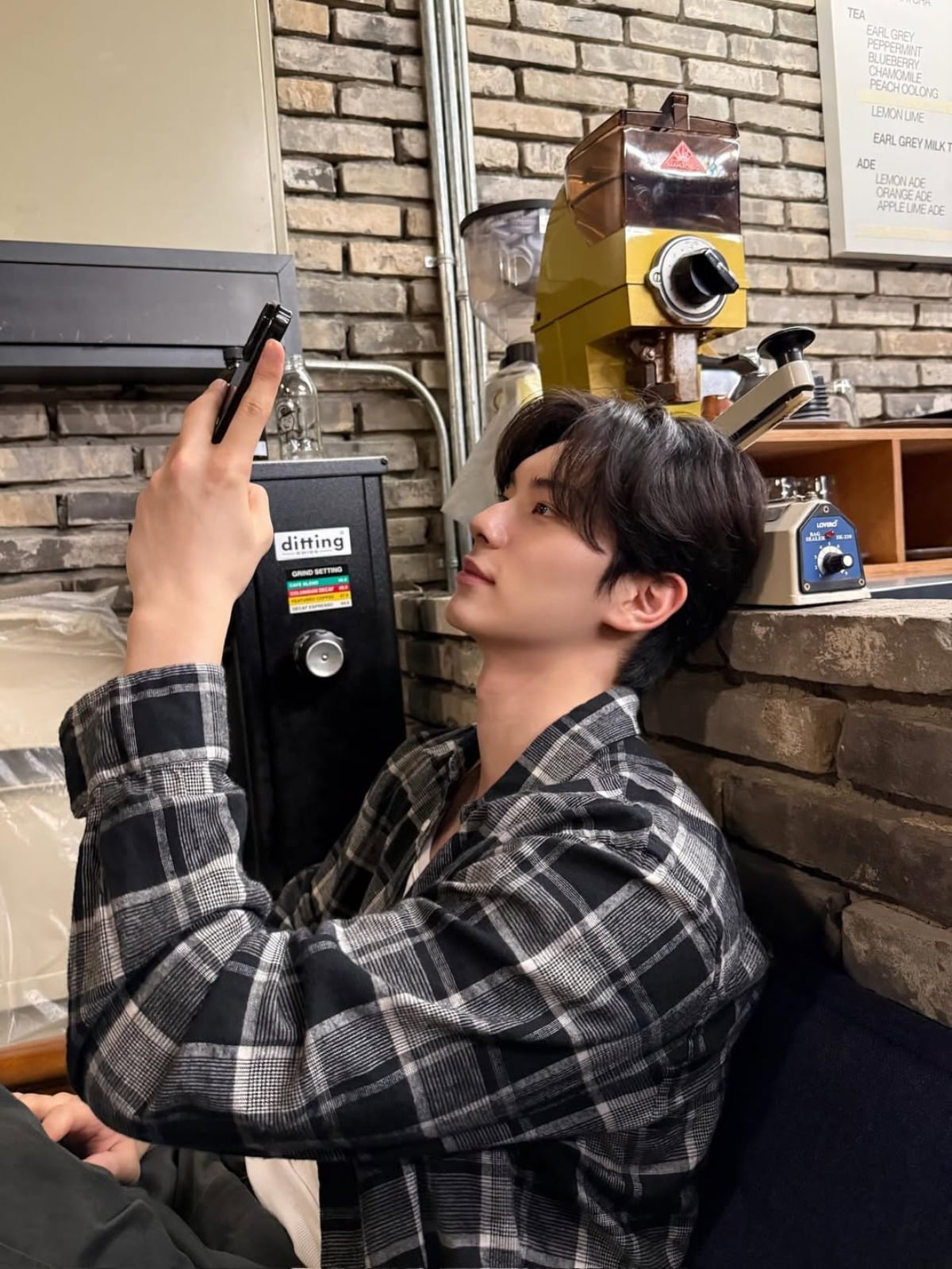 Actor Lee Chae-min Captivates Fans with His Boyish Charm