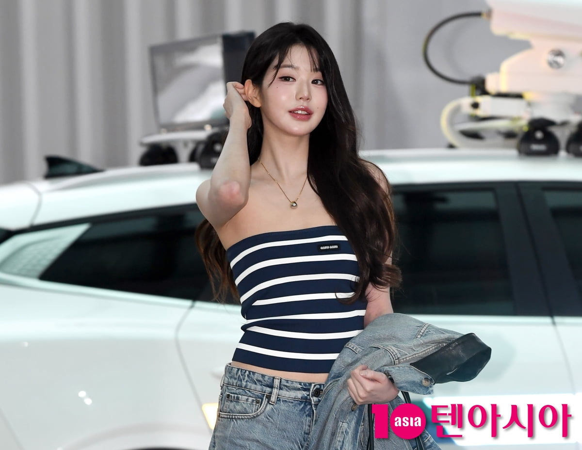 IVE's Jang Wonyoung Departs for Paris: A Fashion Icon in the Making