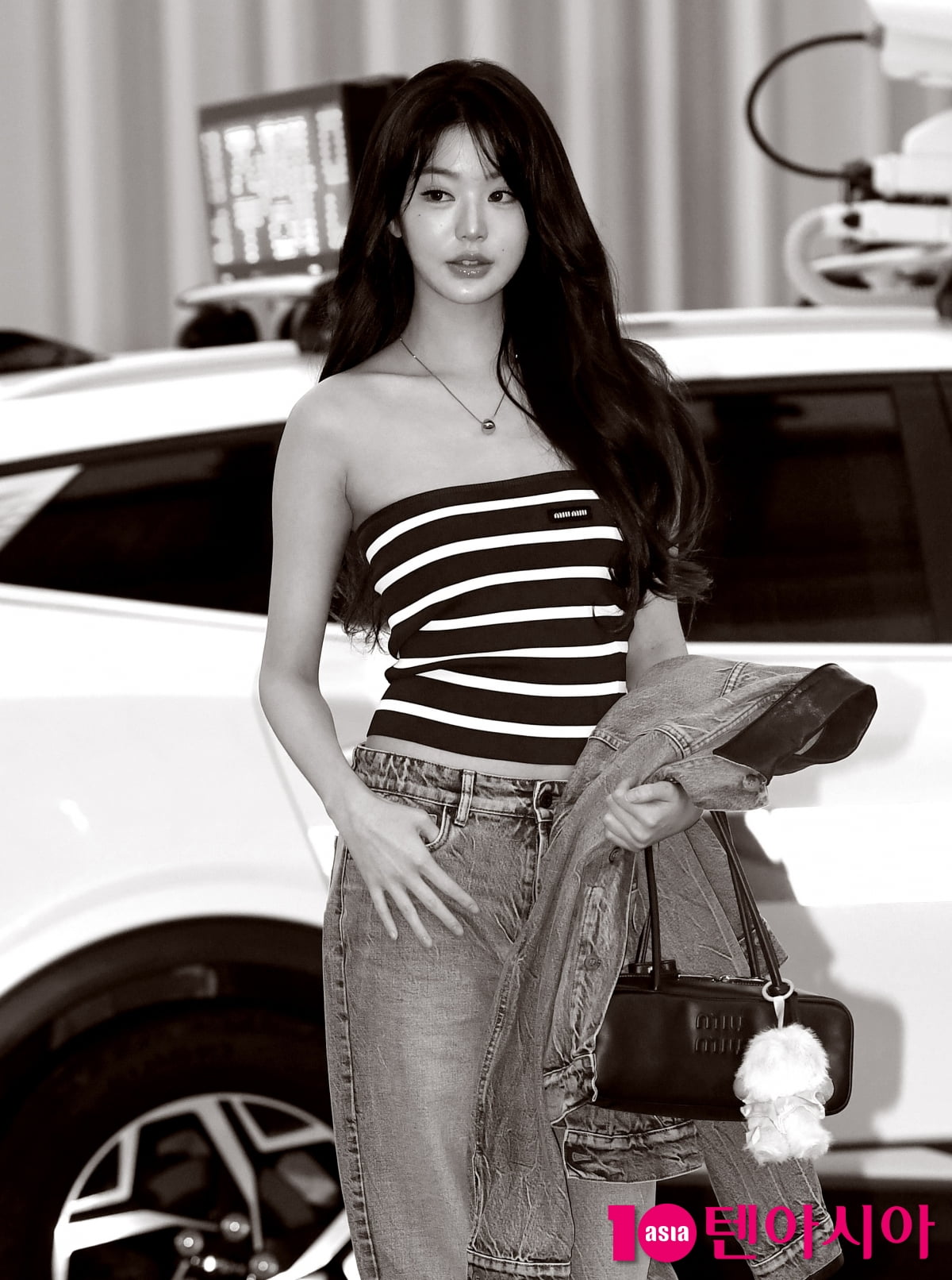 IVE's Jang Wonyoung Stuns at Incheon Airport En Route to Paris