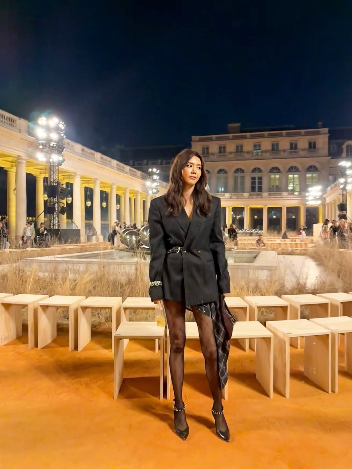 チェ・ジョンアン、圧倒的な美貌で夜を彩る