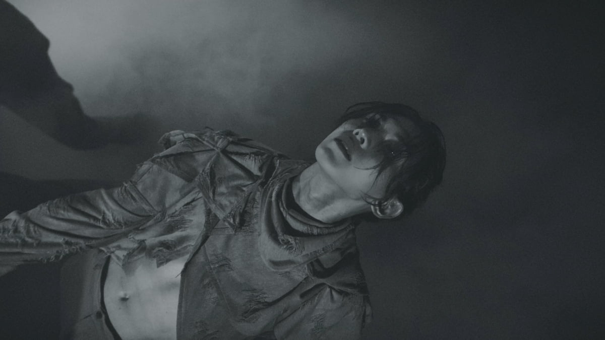 ATEEZ's Yeosang Captivates Global Fans with Charismatic Solo Performance in 'Legacy'