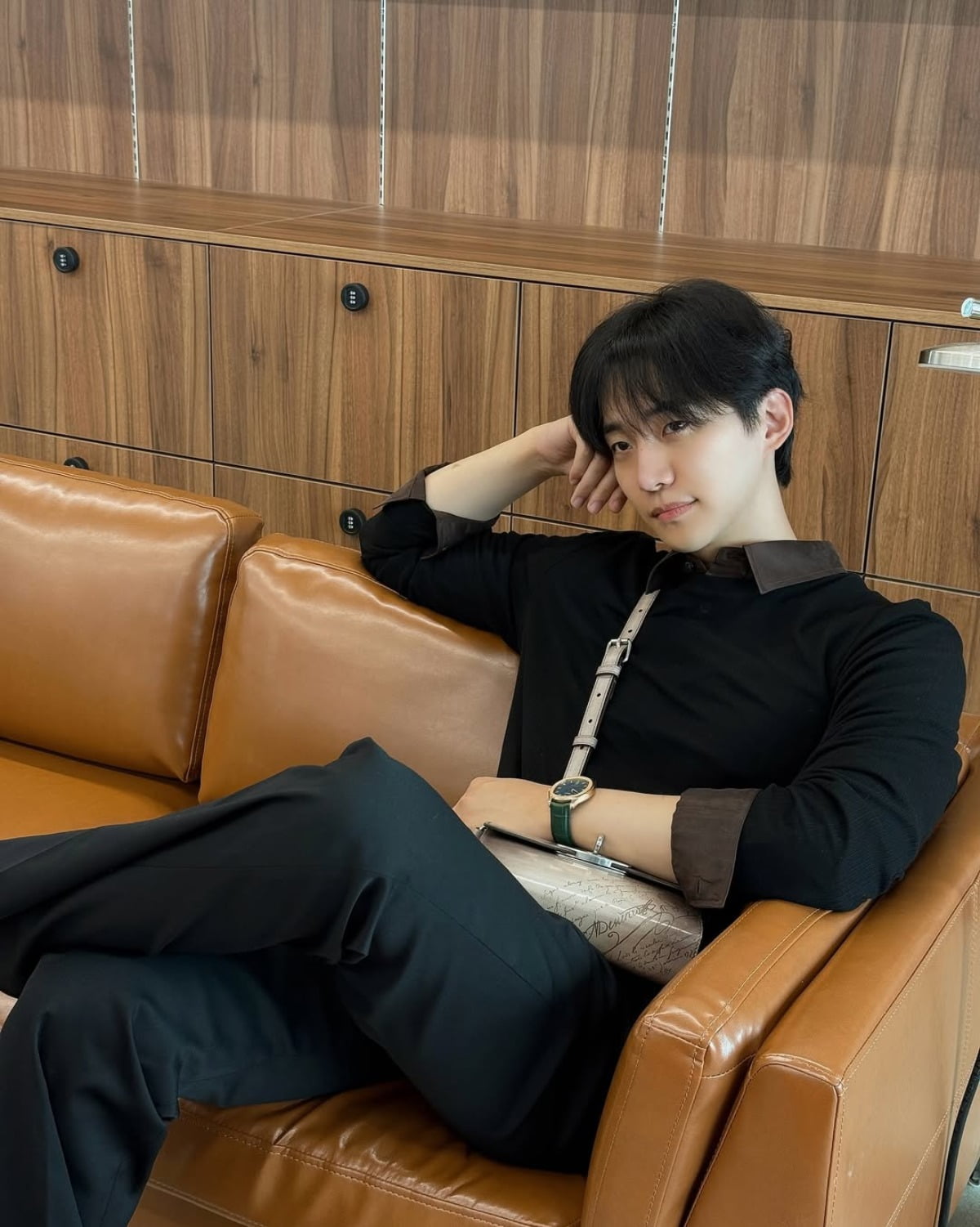 Lee Junho Embraces Autumn Vibes in Latest Instagram Post