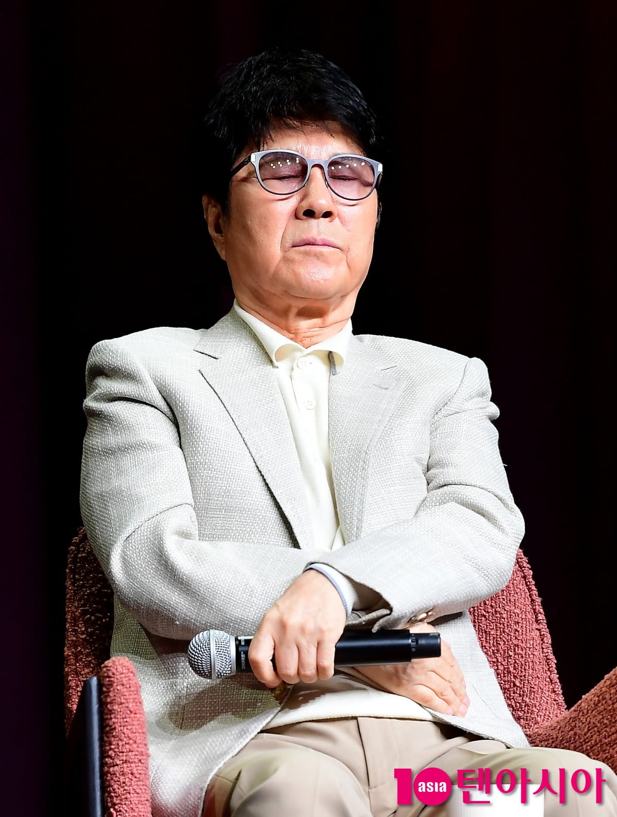 Legendary Performance: Cho Yong-pil's 'Forever This Moment' Captivates with 18.2% Viewership