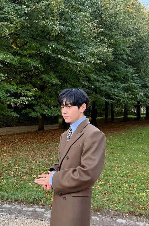 BTS's V Stuns with Sculpted Visuals at CELINE Summer 2026 Show in Paris