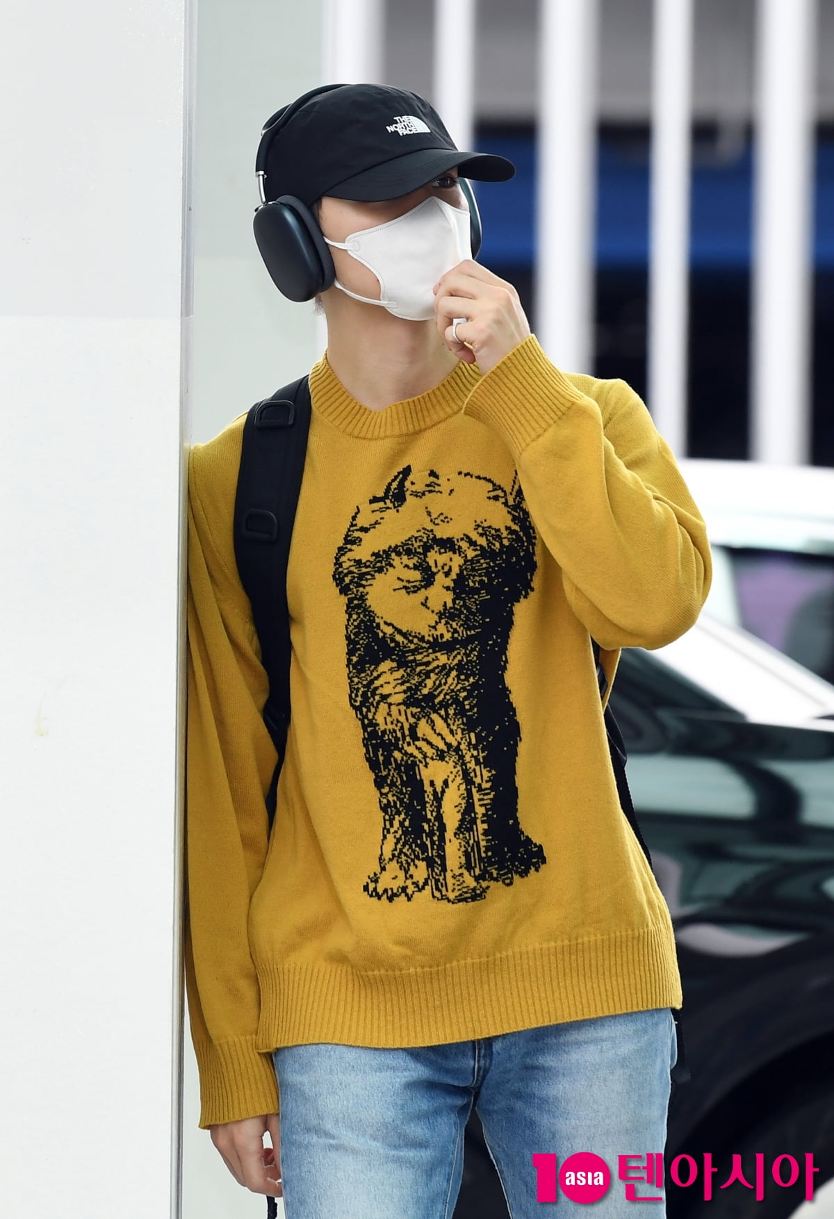 SEVENTEEN's Vernon Departs for Seattle for 'SEVENTEEN WORLD TOUR [NEW_]'