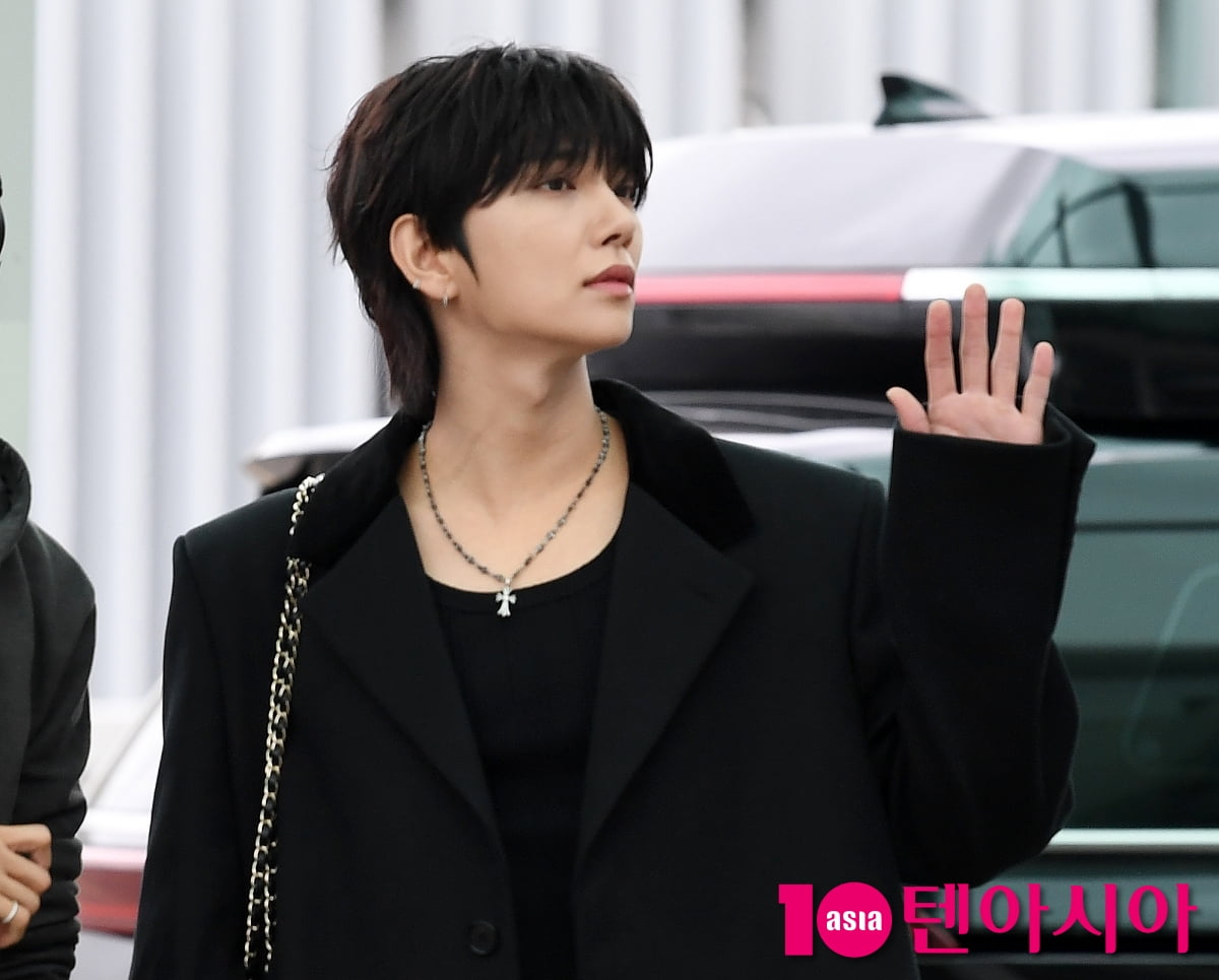 SEVENTEEN's Joshua Departs for Seattle for World Tour