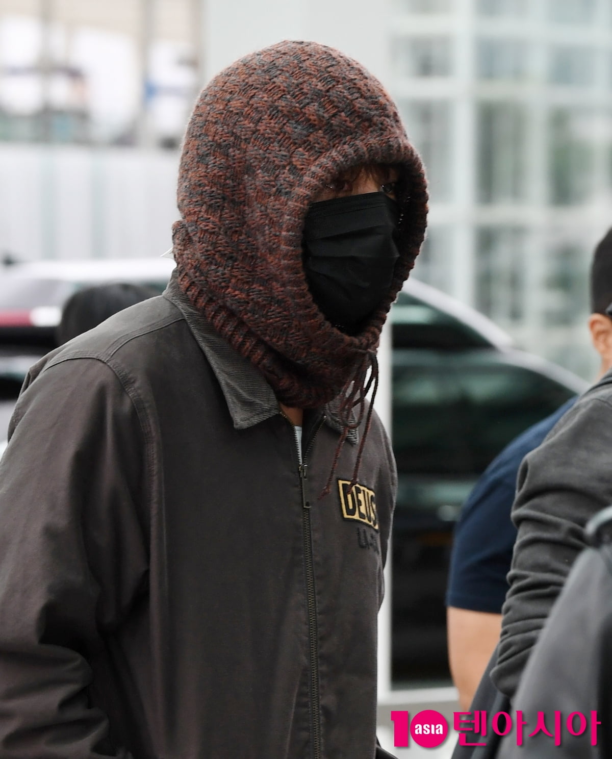 SEVENTEEN's Mingyu Departs for Seattle for 'SEVENTEEN WORLD TOUR [NEW_]' in the U.S.